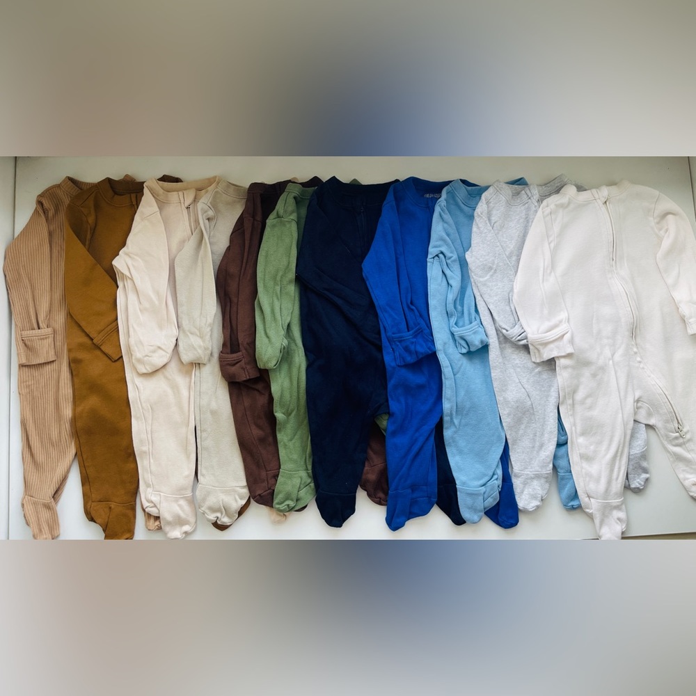 Old Navy Baby Footed Sleepers. 11 sleepers in total. Size 0-3 months.